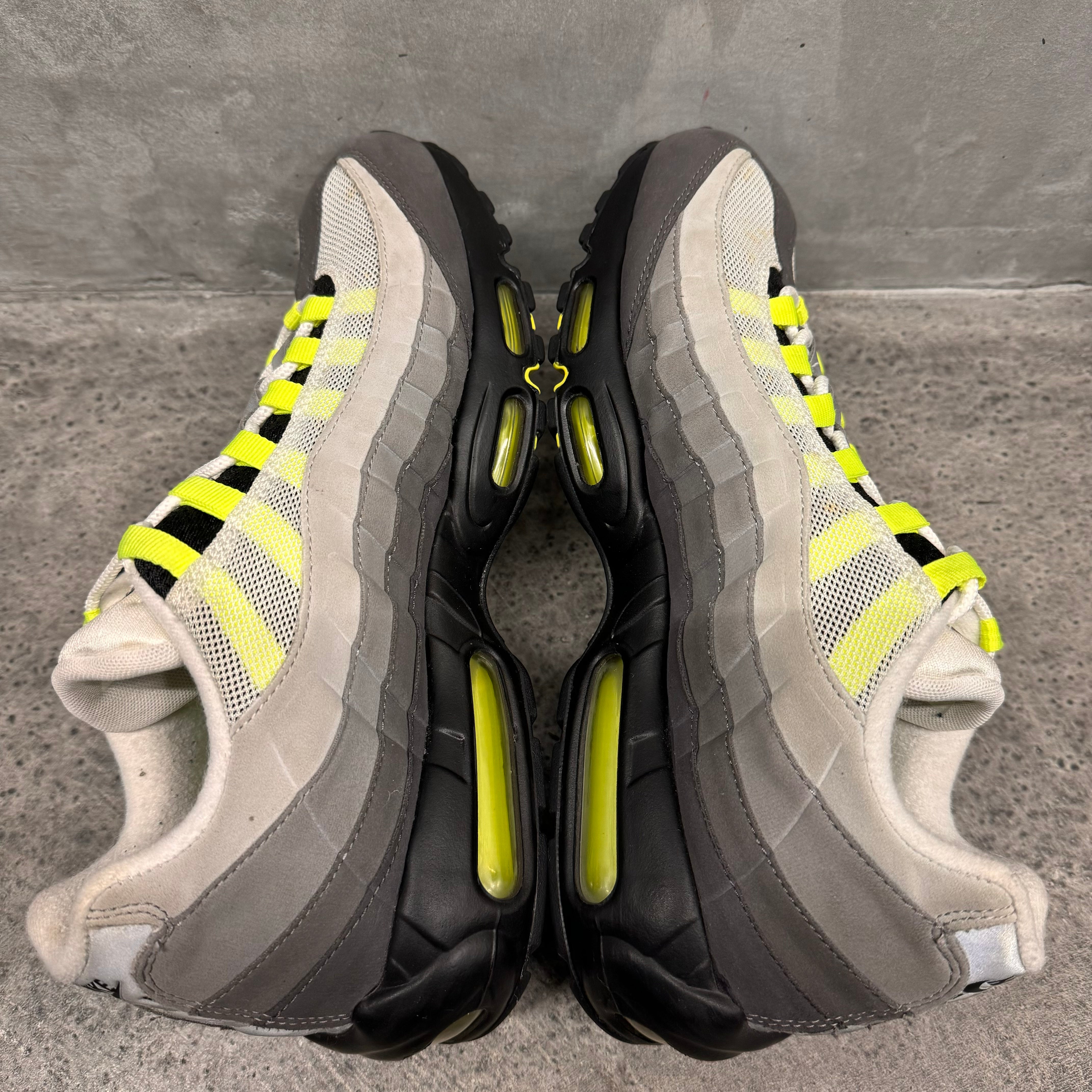 【US12】NIKE AIR MAX 95 OG "2015" 554970-071