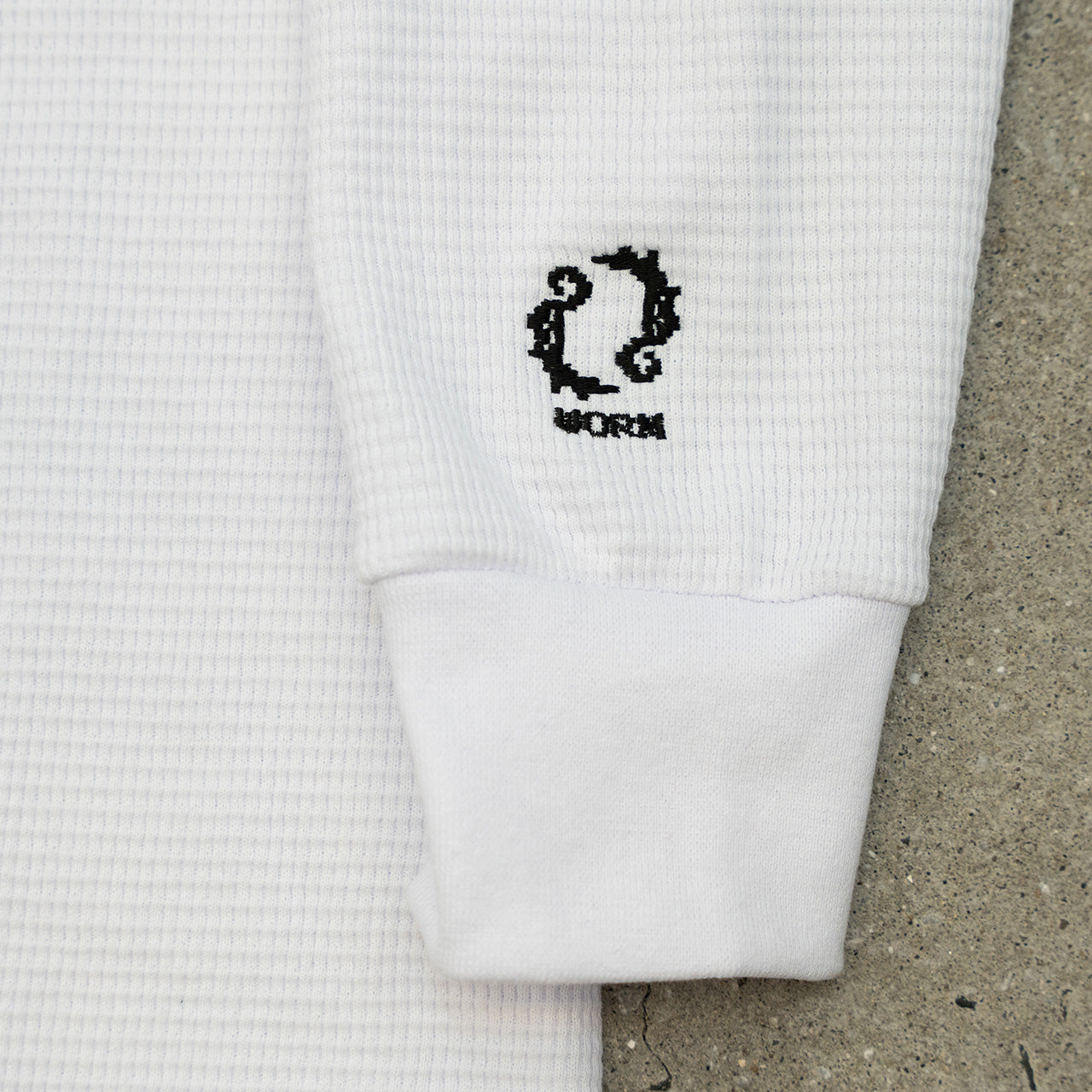 WORM 8bit Logo L/S Thermal White M