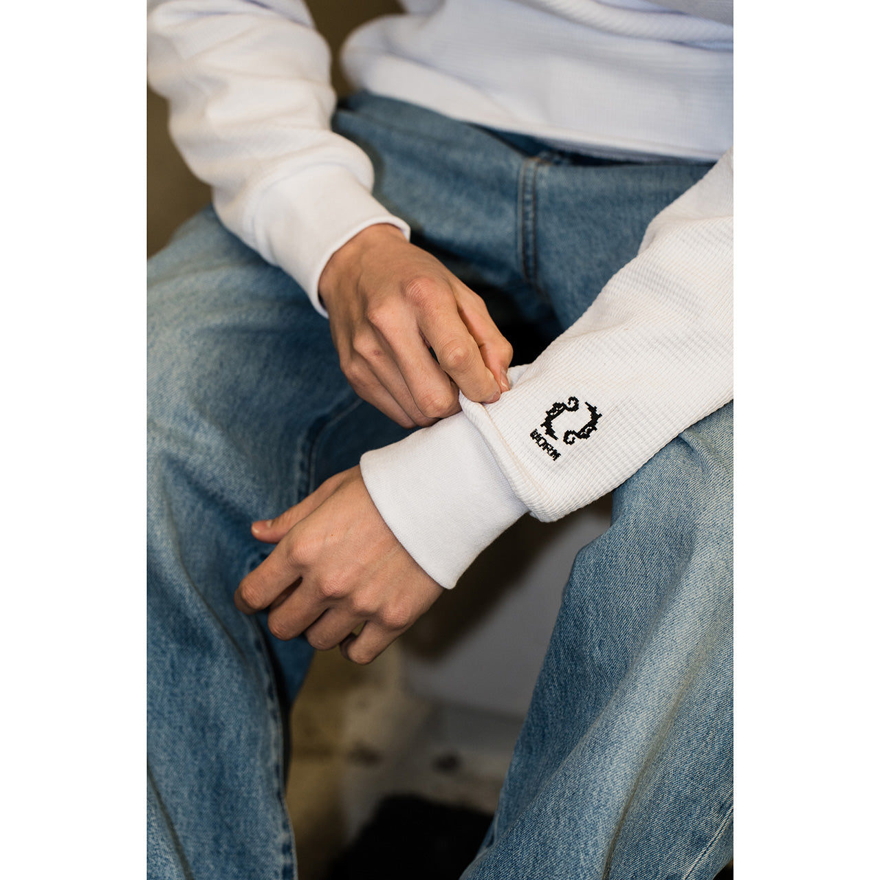 WORM 8bit Logo L/S Thermal White M