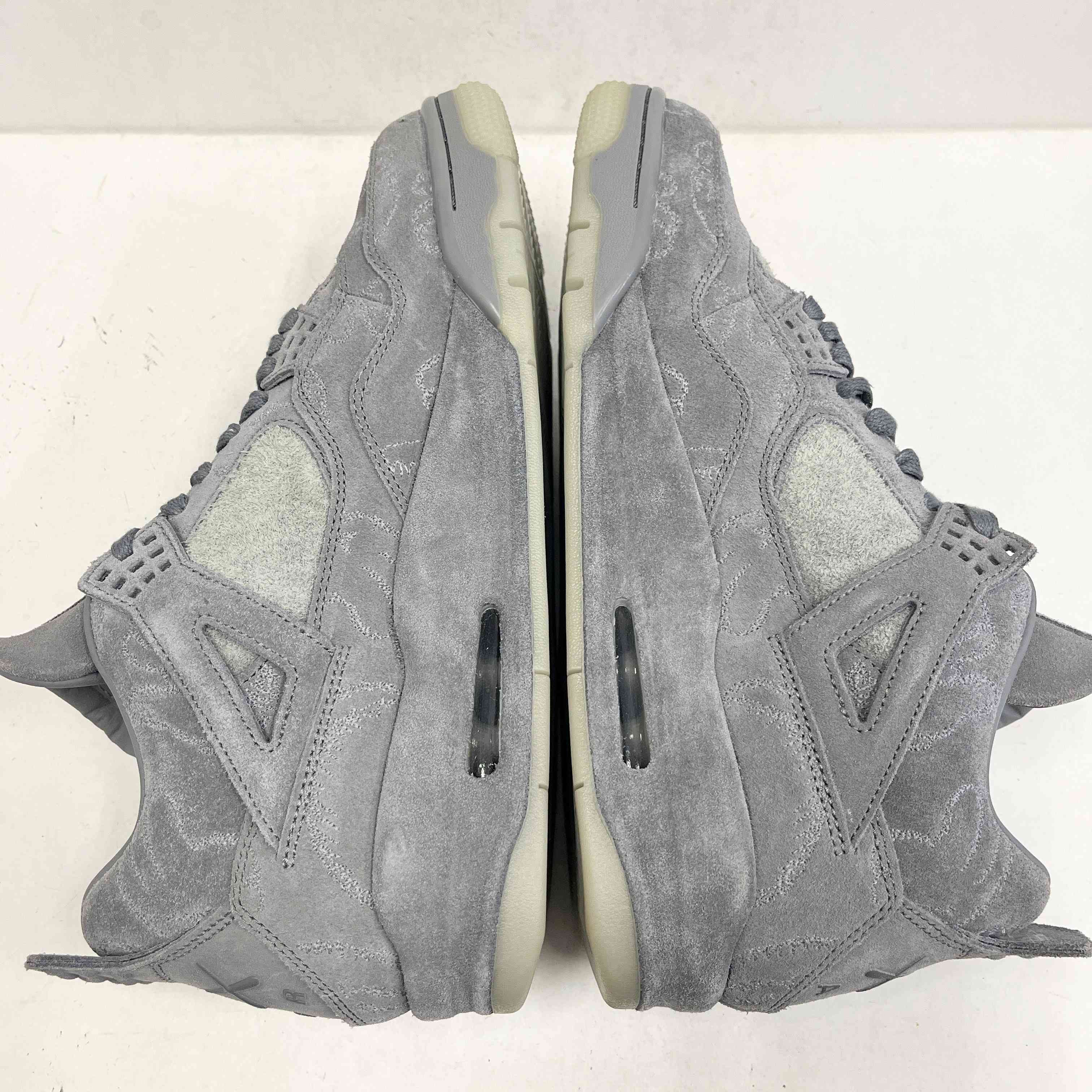 【US10】 AIR JORDAN 4 RETRO KAWS KAWS 930155-003 【USED】