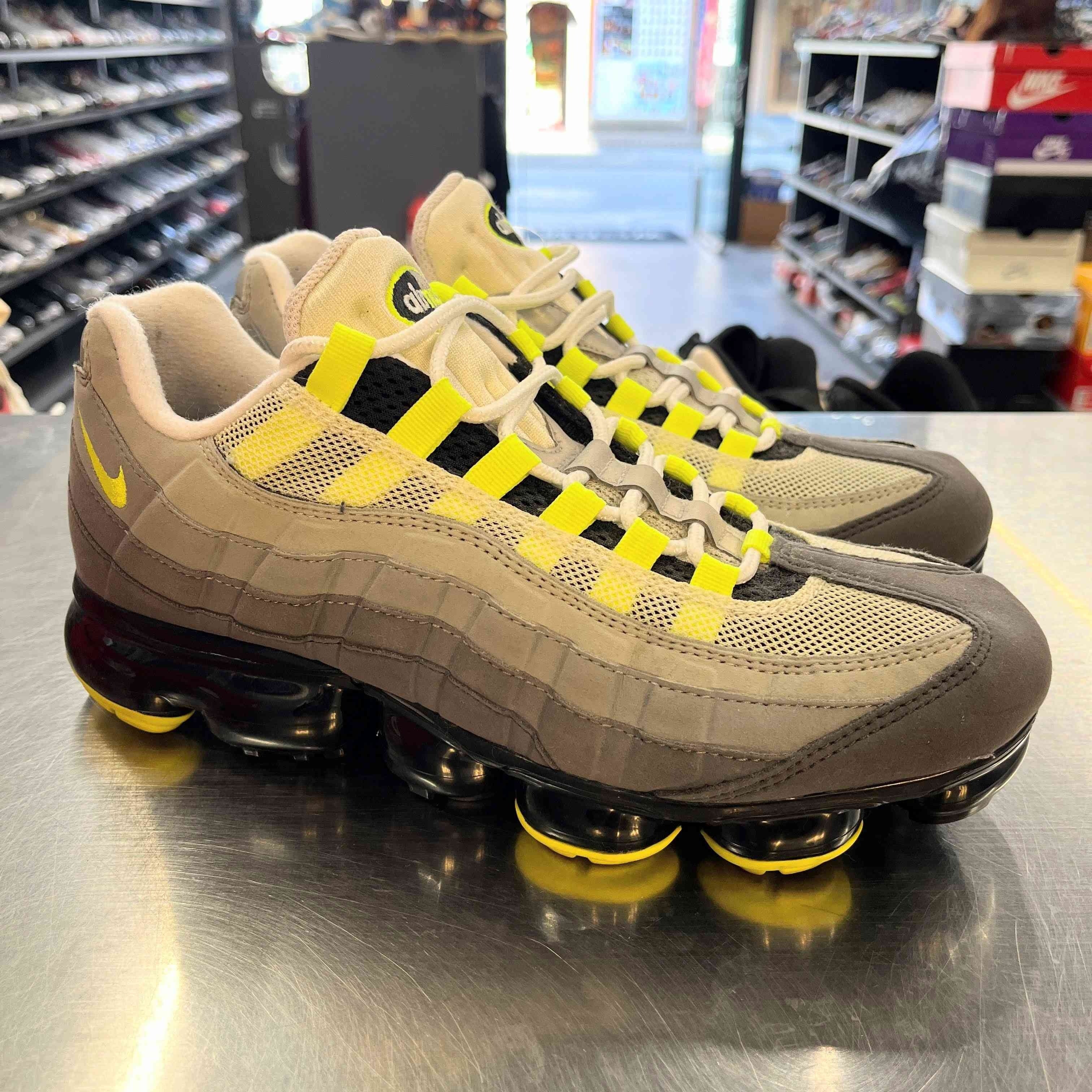 【US9】 NIKE AIR VAPORMAX 95 AJ7292-001 【USED】