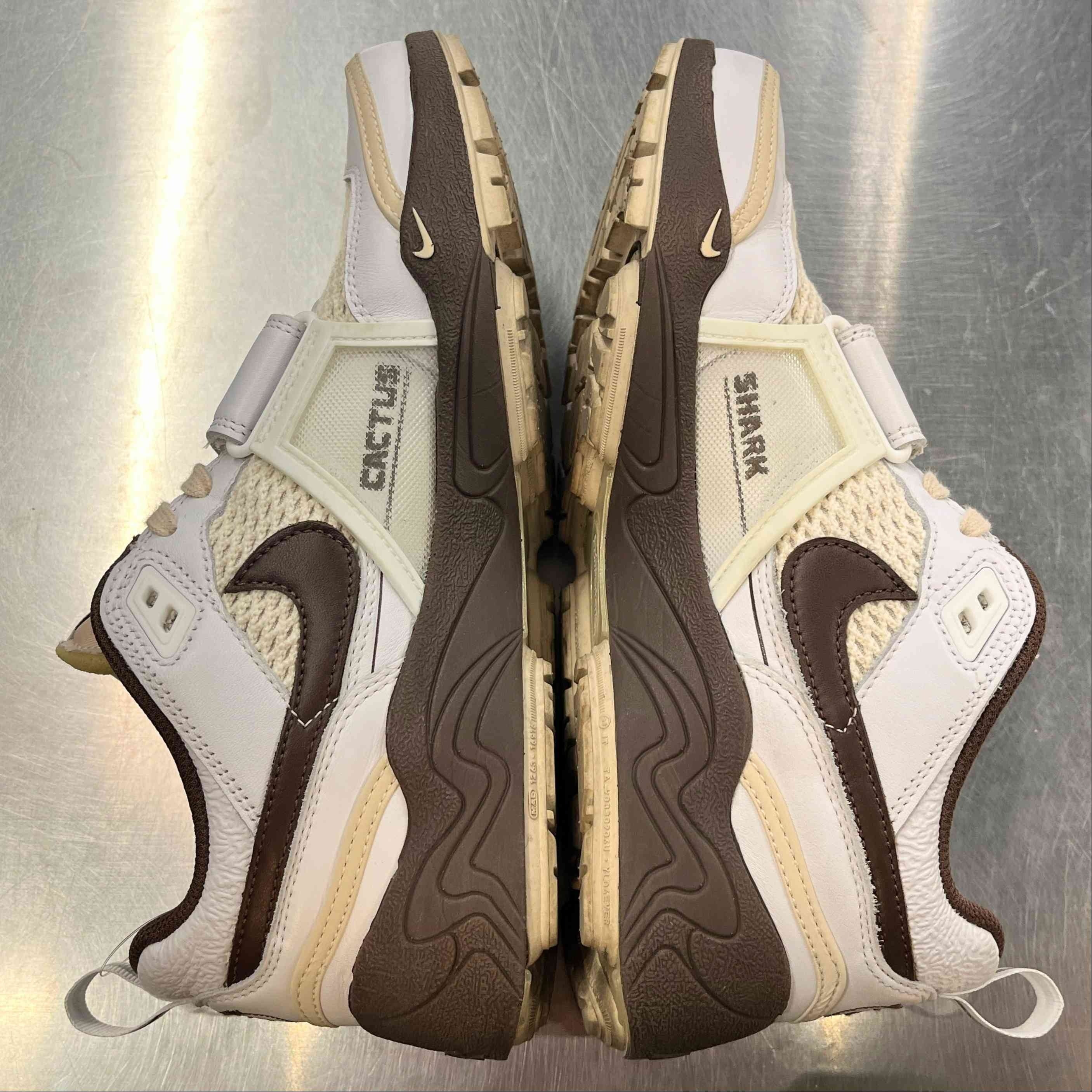 【US9.5】 NIKE ZOOM FIELD JAXX CACTUS JACK HQ3073-100 【USED】