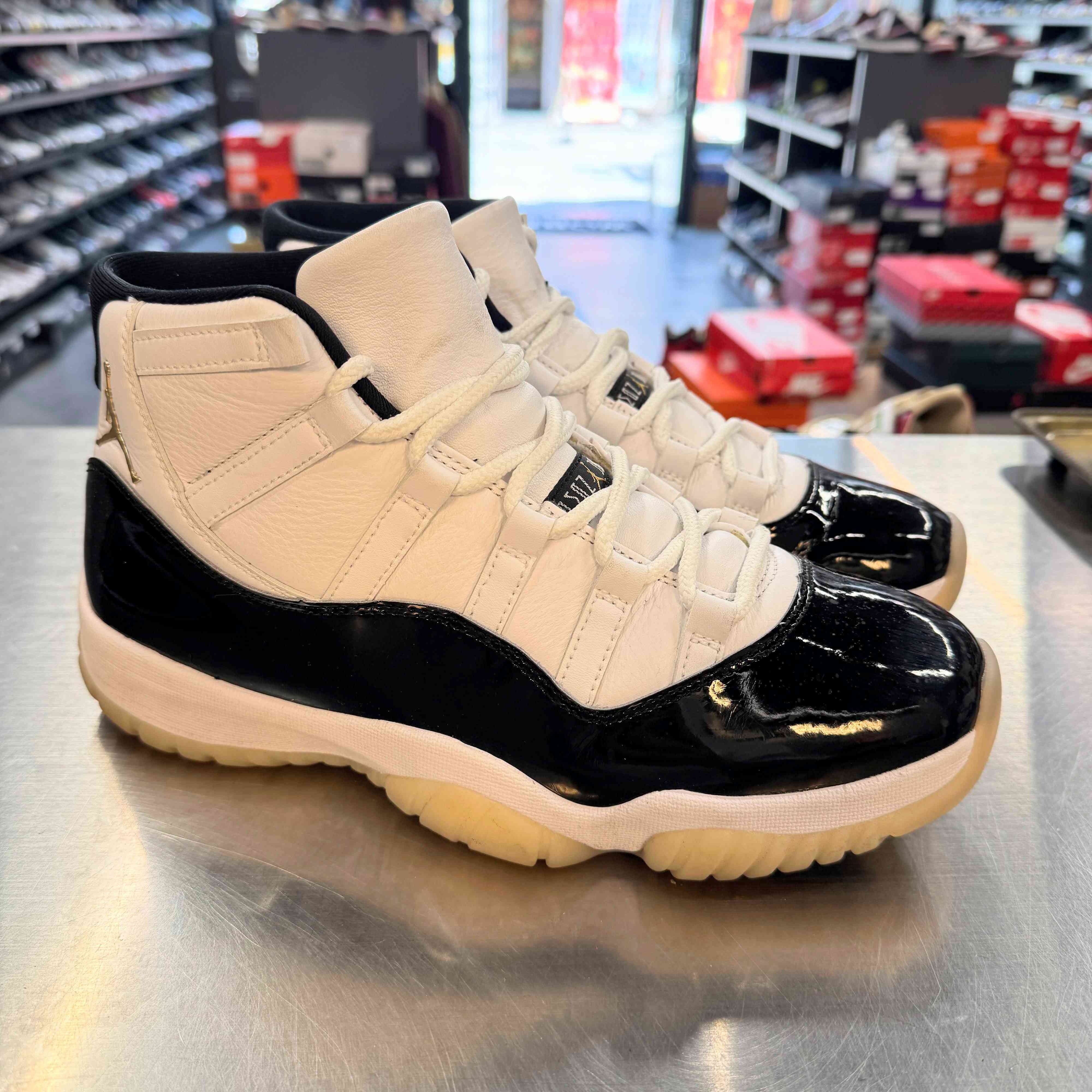 【US9.5】 AIR JORDAN 11 RETRO Gratitude CT8012-170 【USED】