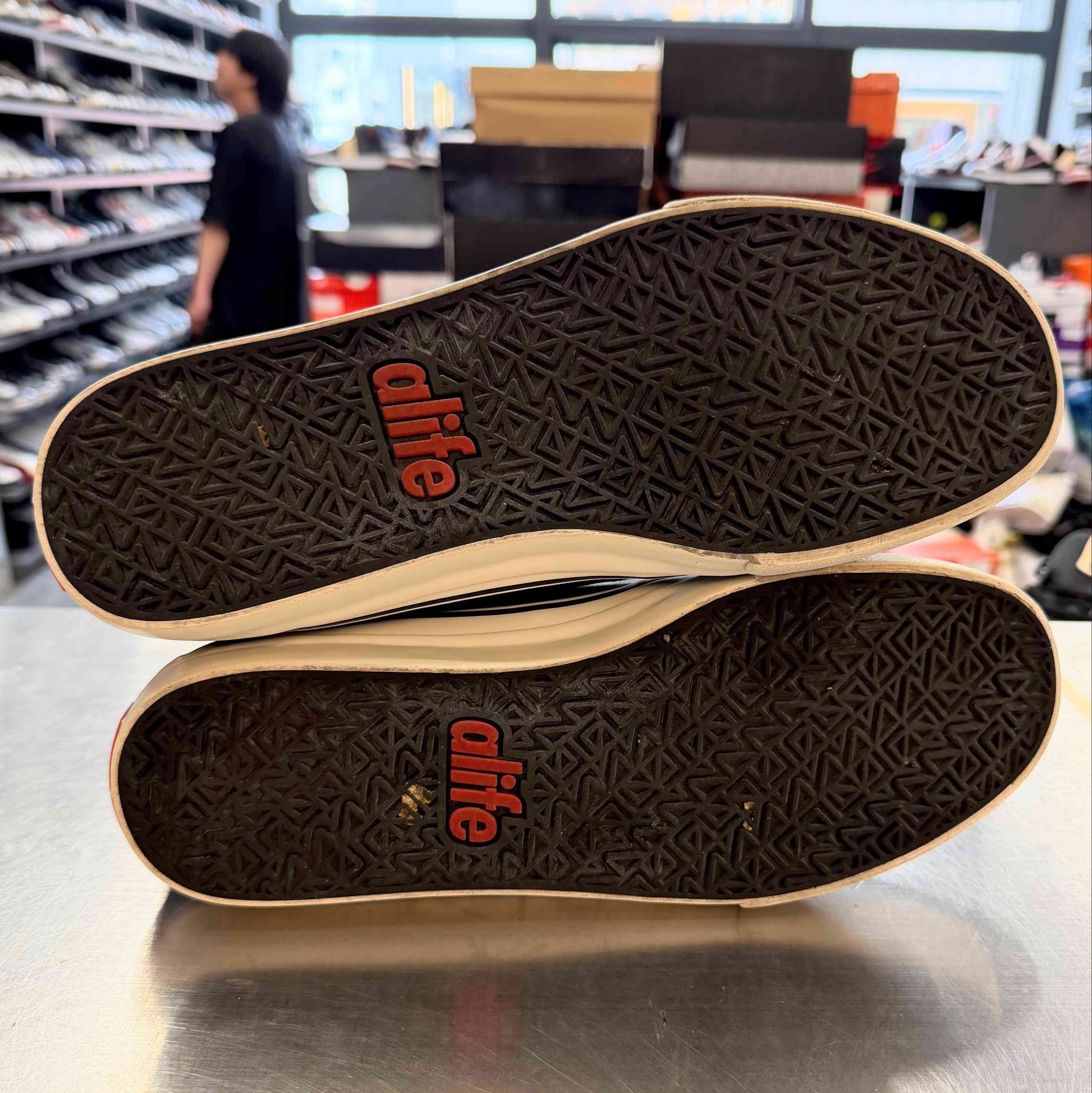 【US10】 ALIFE EVERYBODY MONO SUEDE APPLIQUE F91EVHIMA4 【USED】