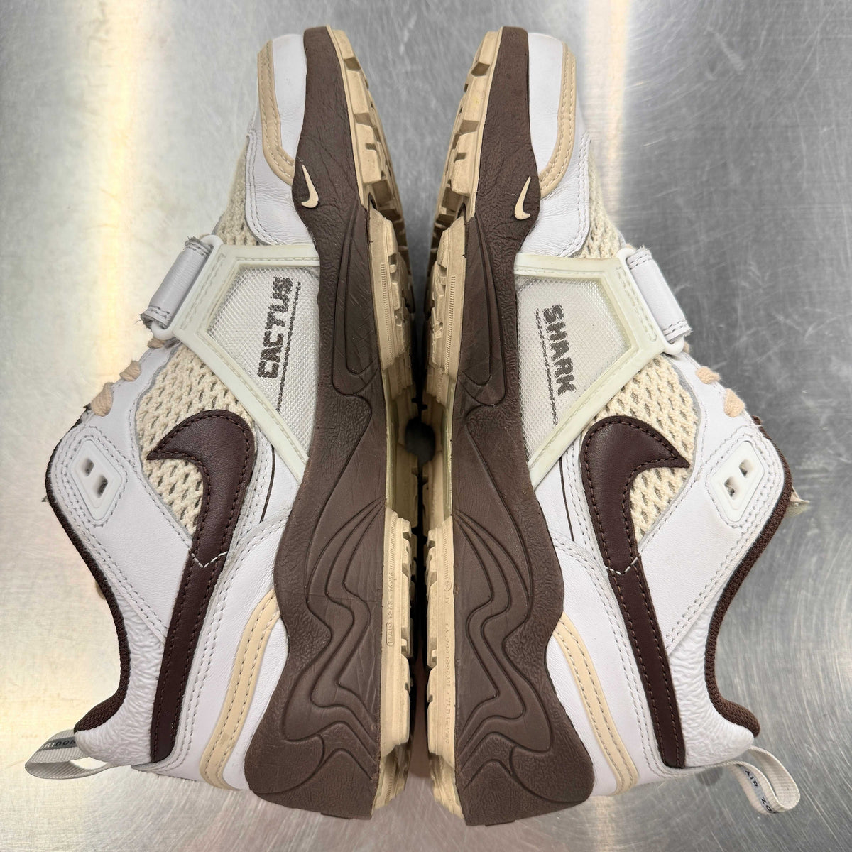 【US8】 NIKE ZOOM FIELD JAXX Travis Scott HQ3073-100 【USED】