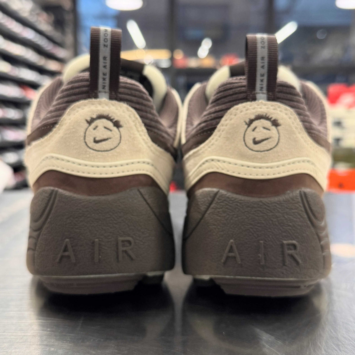 【US8】 NIKE ZOOM FIELD JAXX Travis Scott HQ3072-400 【USED】