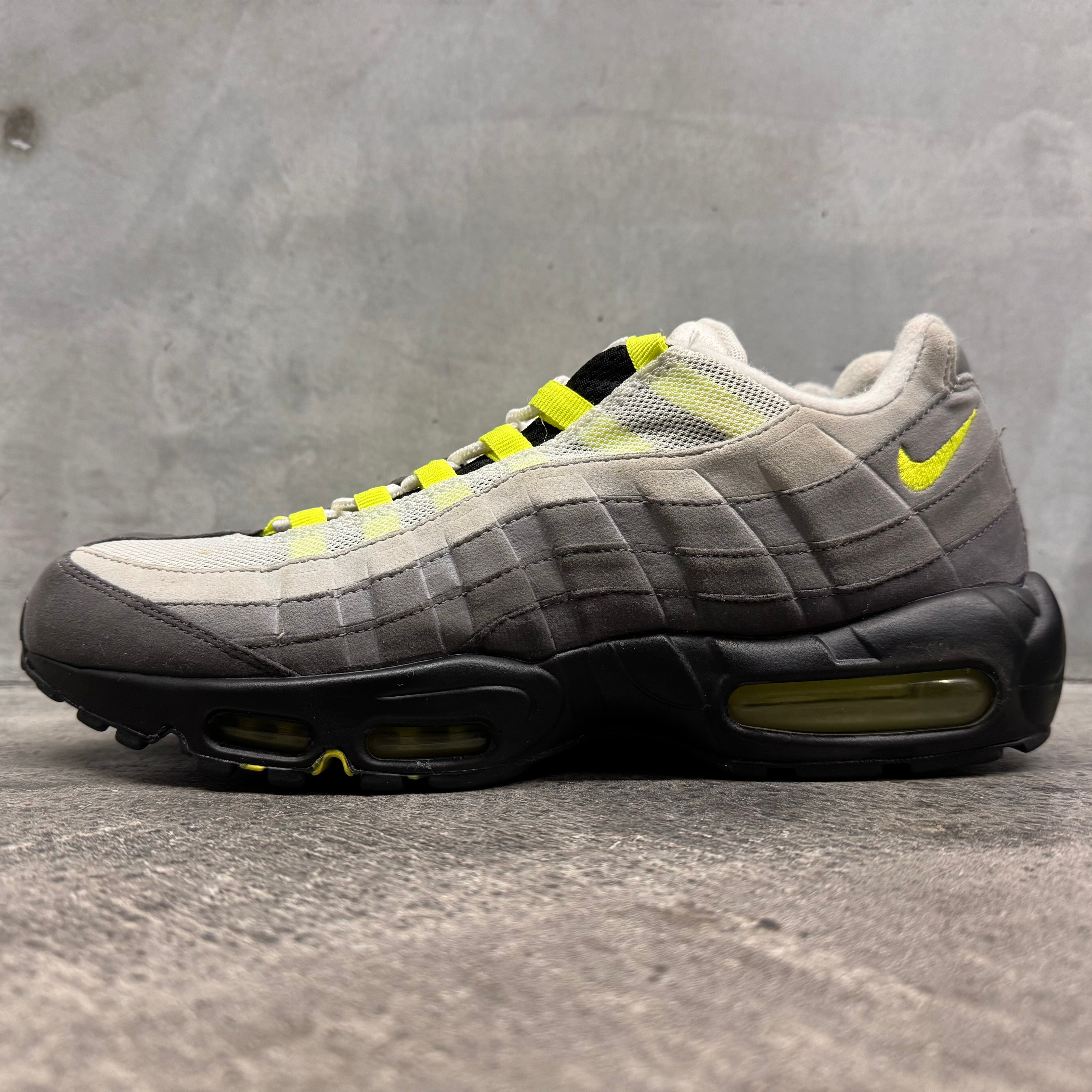 【US12】NIKE AIR MAX 95 OG "2015" 554970-071