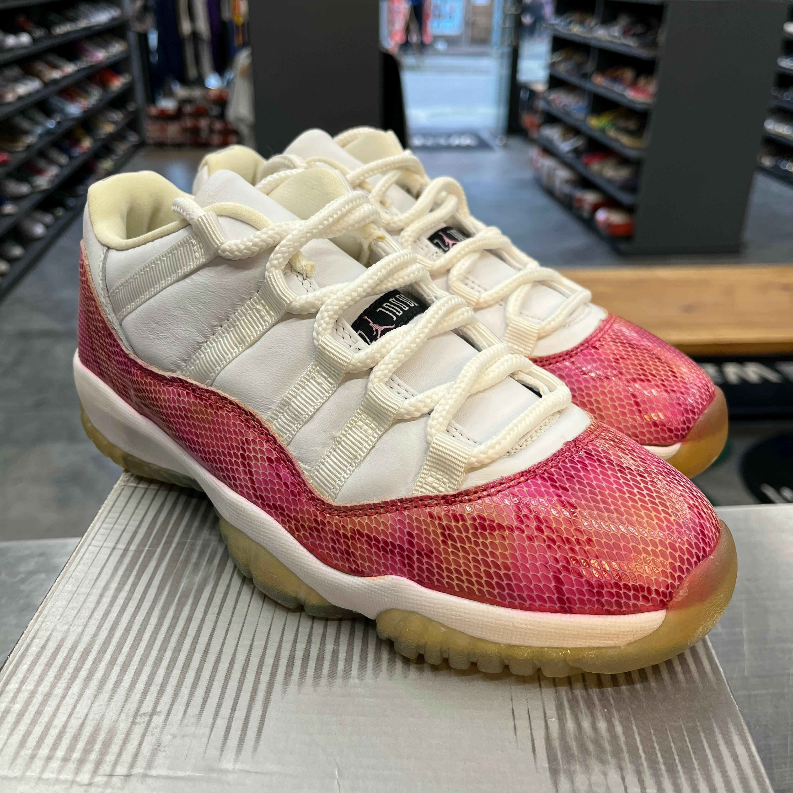 【US7.5】WMNS AJ11 SNAKE LOW "Pink Snakeskin 2001" 833003-103