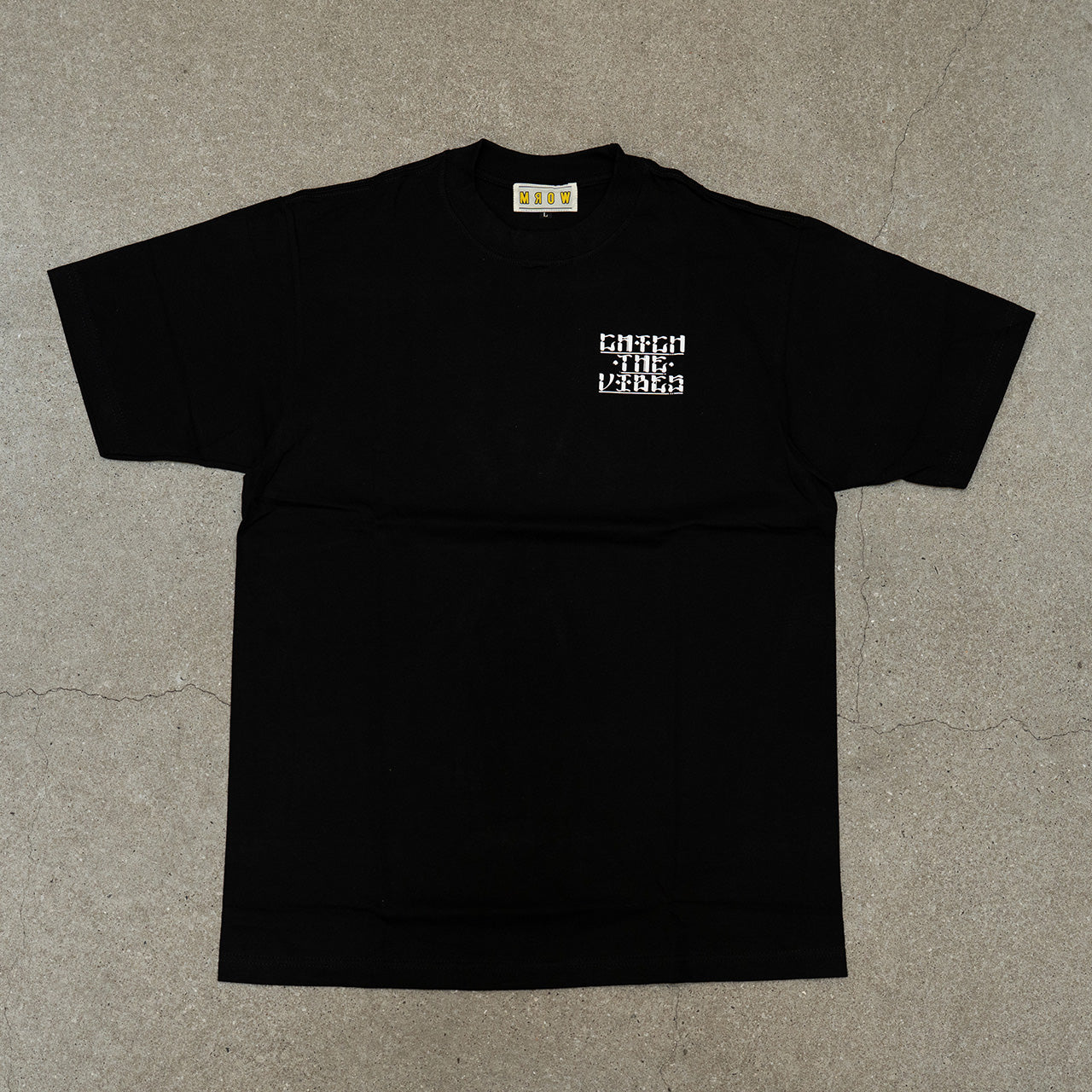 CATCH THE VIBES LOGO TEE Black L