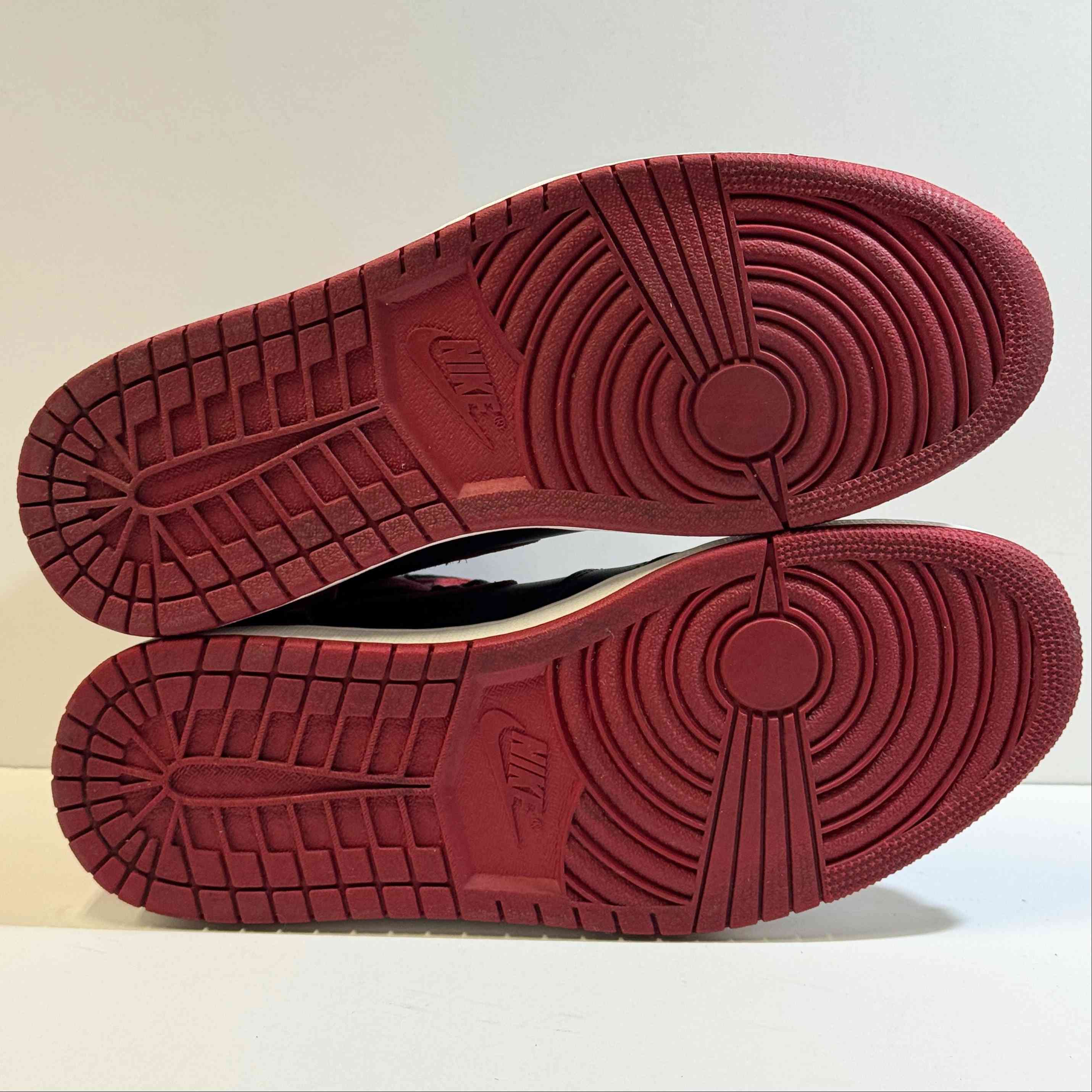 【US10】 AIR JORDAN 1 RETRO HIGH OG BRED 555088-001 【USED】