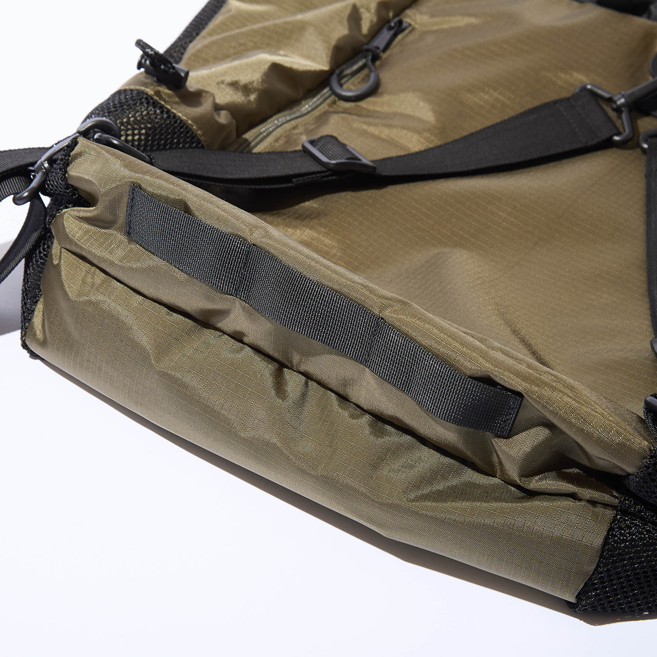 Diaspora skateboards 2way Vacation Bag Khaki | WORM TOKYO