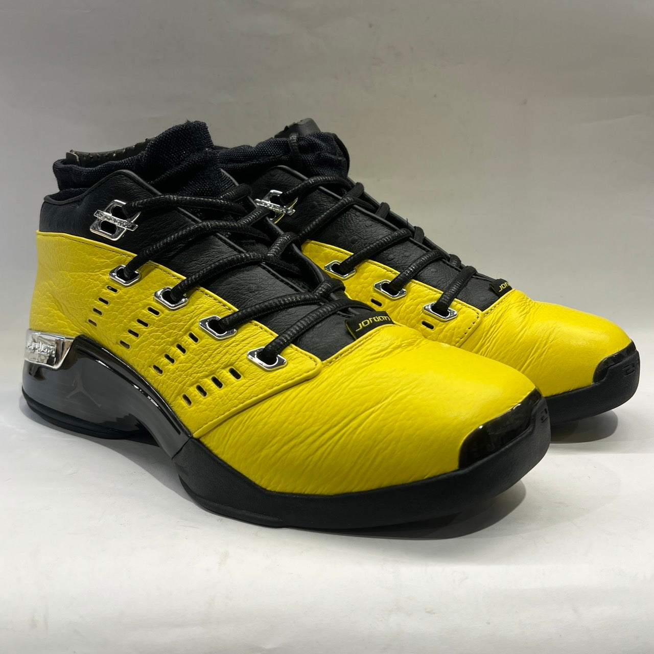 【US8.5】 AIR JORDAN 17 RET LOW SOLEFLY AJ7321-003 【USED】