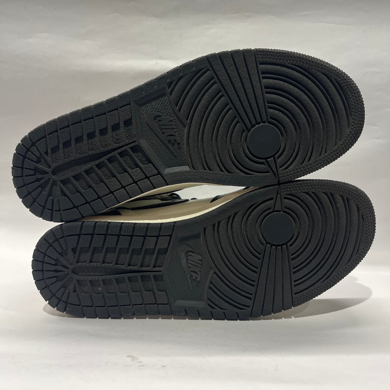 【US9.5】 AIR JORDAN 1 RETRO HIGH OG 555088-105 【USED】