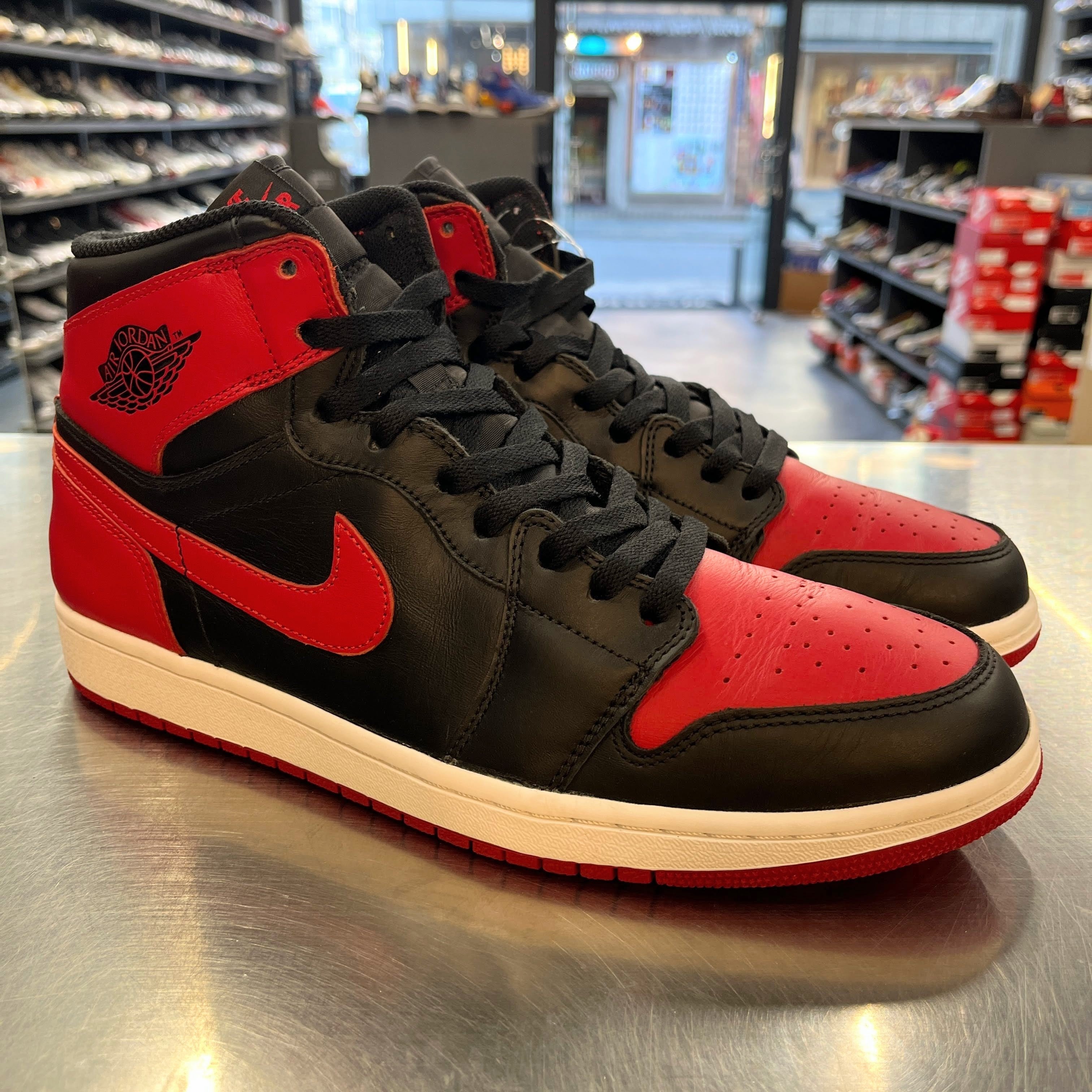 【US11】 AIR JORDAN 1 RETRO HIGH OG BRED 555088-023 【USED】