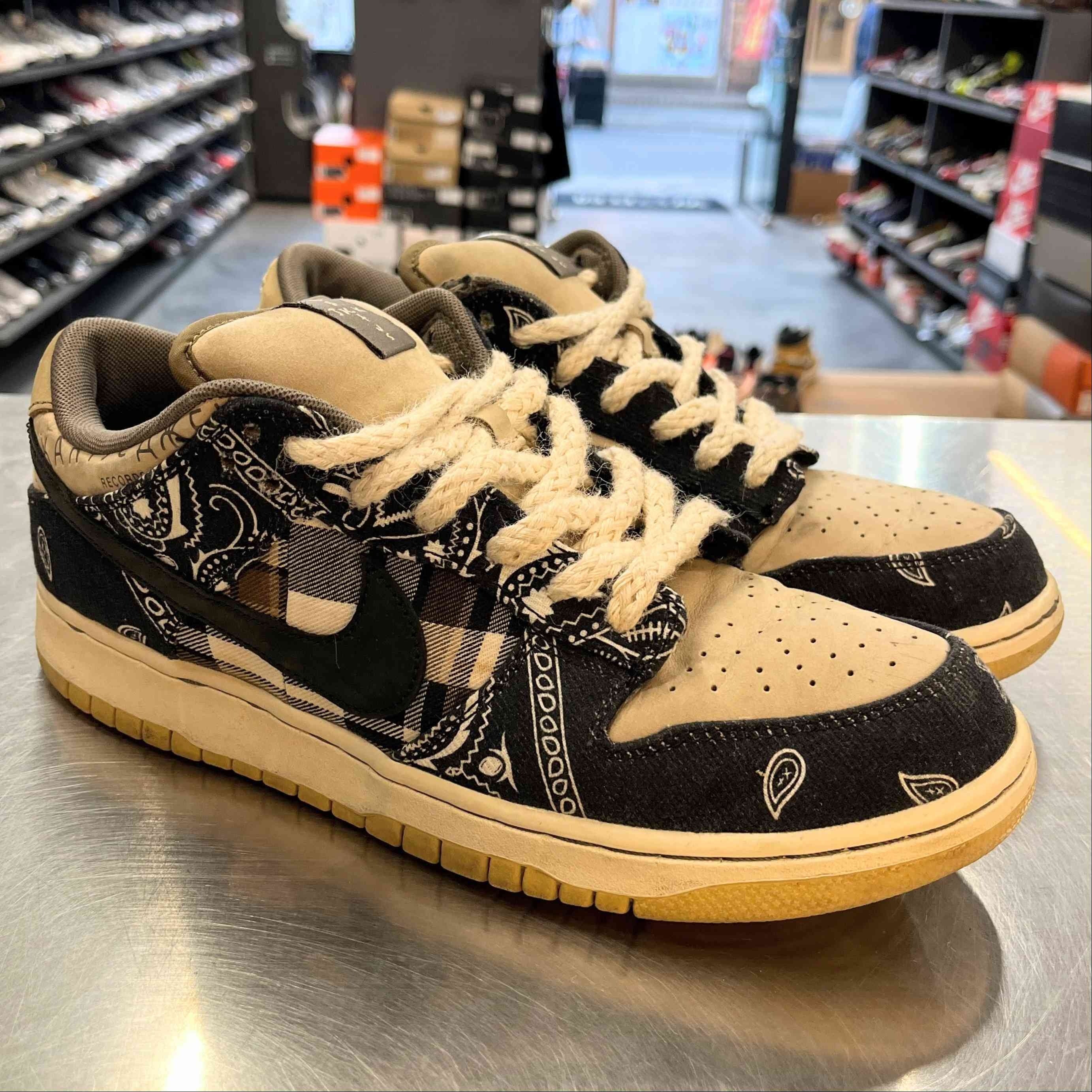 【US10】 NIKE SB SB DUNK LOW TRAVIS SCOTT CT5053-001 【USED】