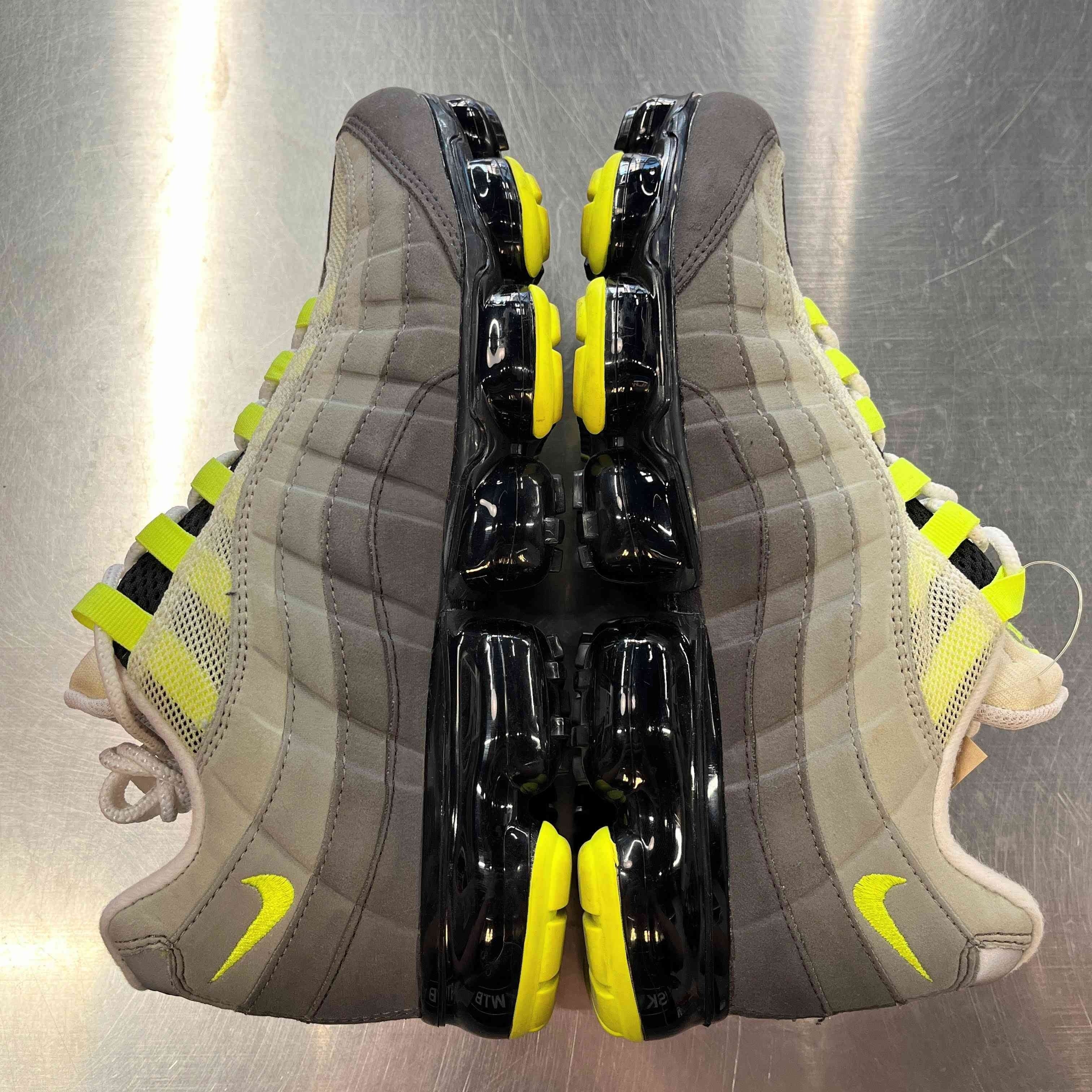 【US9】 NIKE AIR VAPORMAX 95 AJ7292-001 【USED】