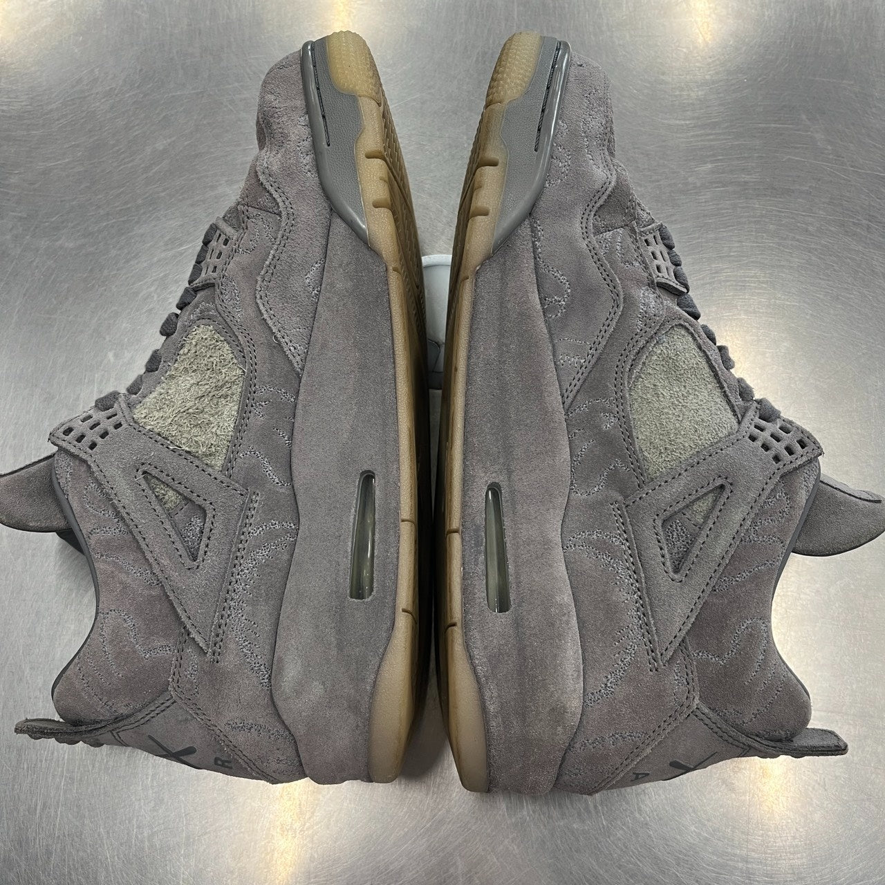 【US9.5】 AIR JORDAN 4 RETRO KAWS 930155-003 【USED】