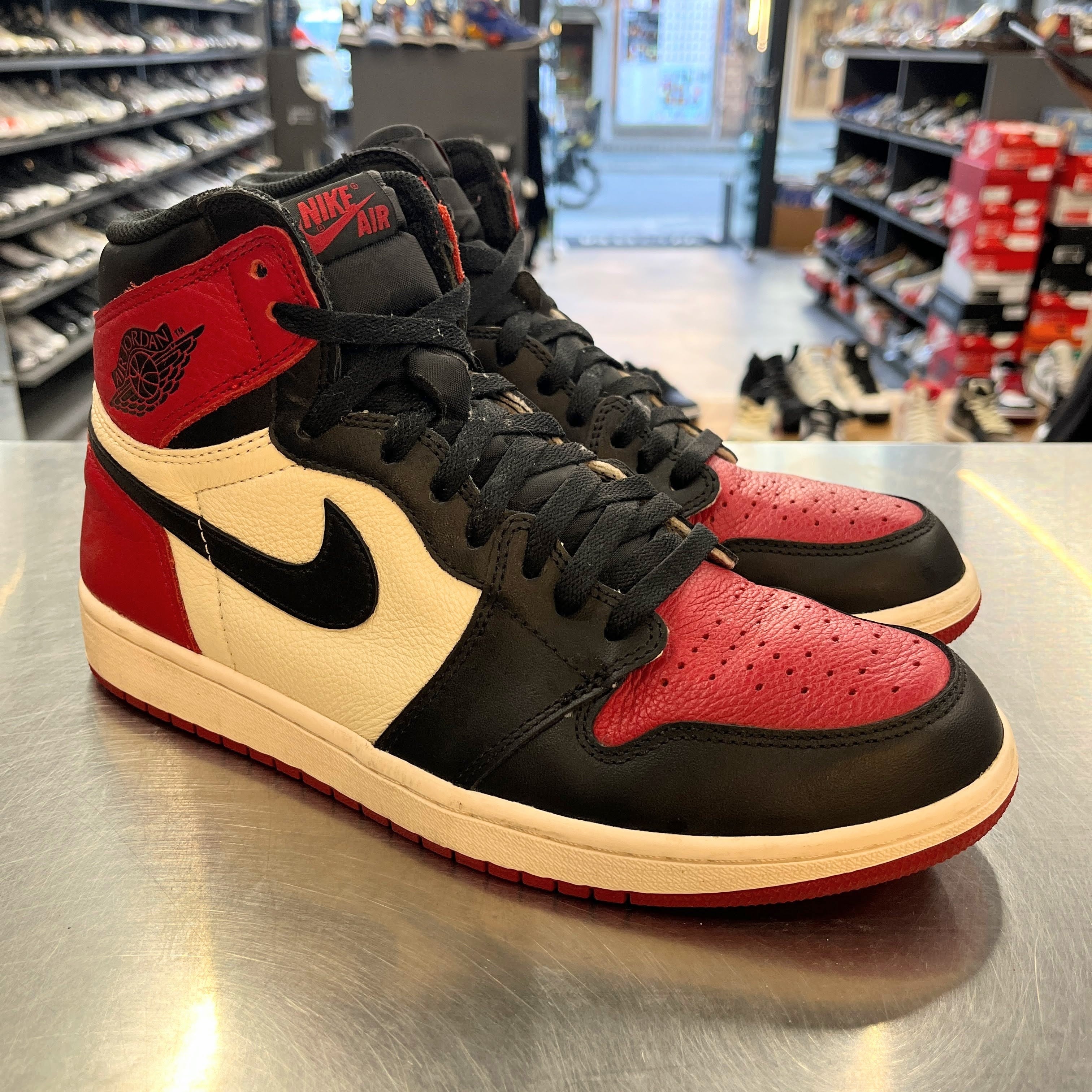 US10】 AIR JORDAN 1 RETRO HIGH OG BRED TOE 555088-610 【USED 