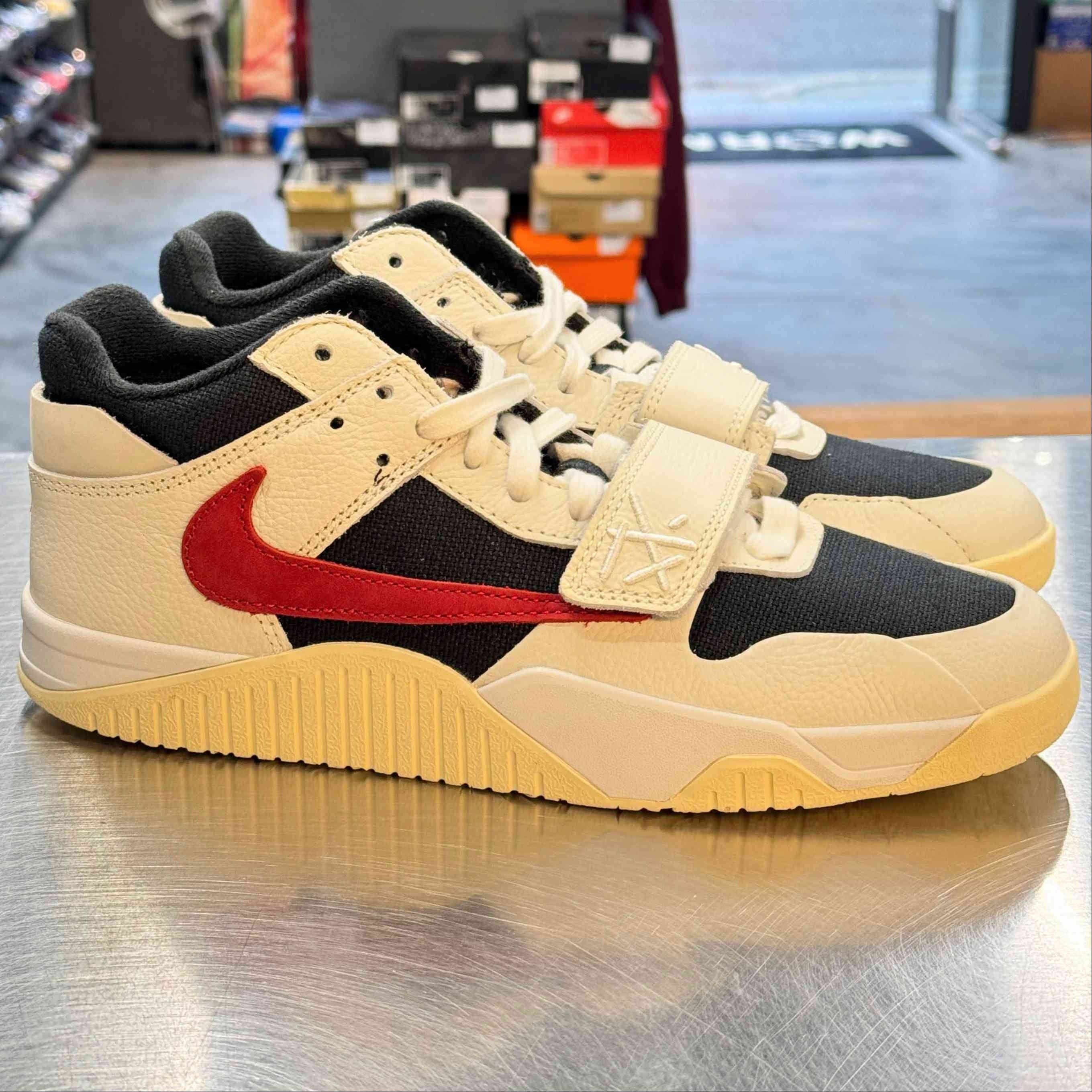 【US9.5】 JUMPMAN JACK TR FZ8117-101 【USED】