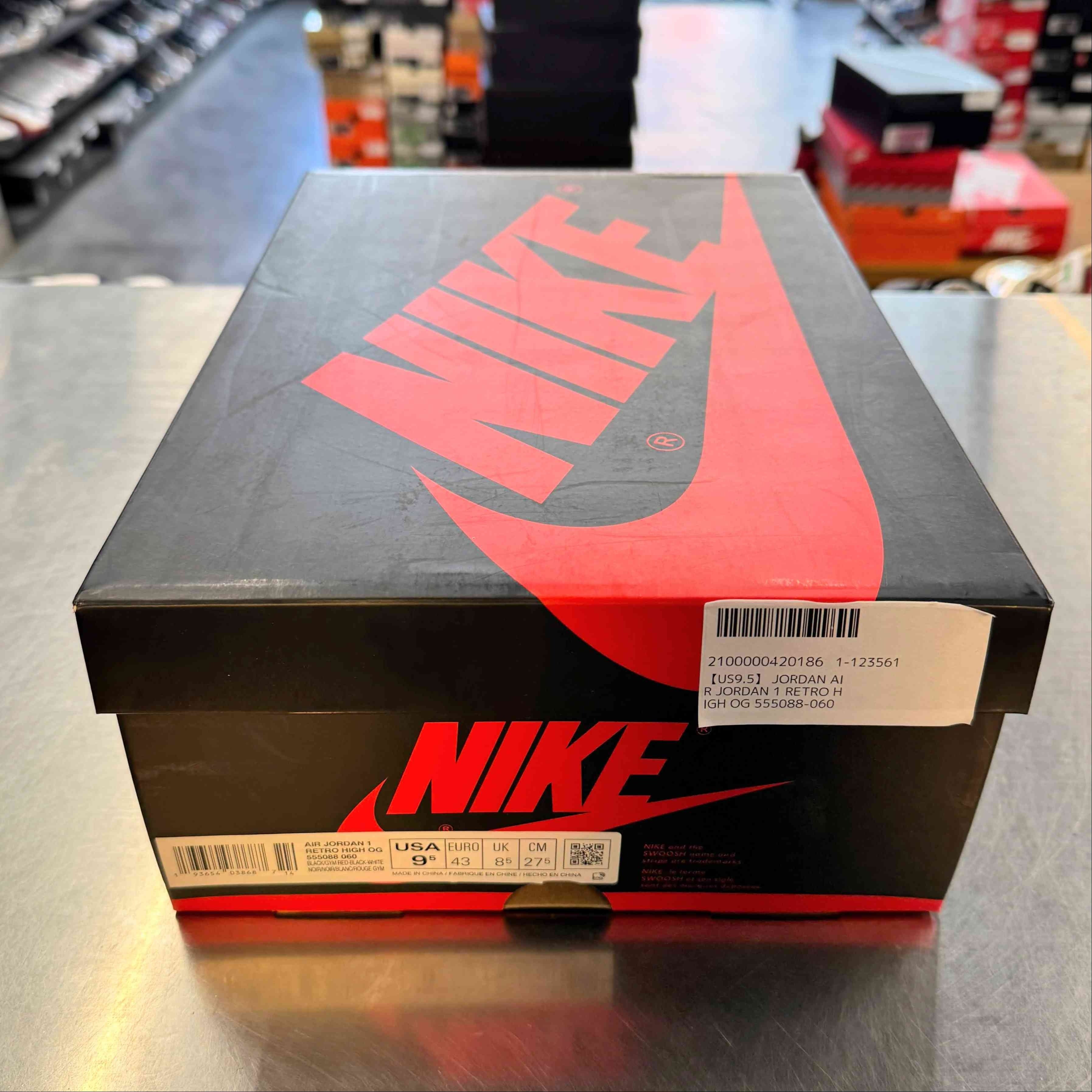【US9.5】 JORDAN  AIR JORDAN 1 RETRO HIGH OG 555088-060 【USED】