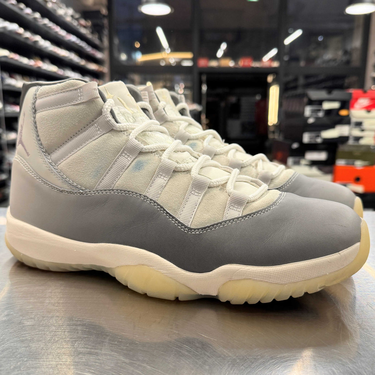 【US11】 AIR JORDAN 11 RETRO IQ3459-072 【USED】