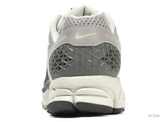 W NIKE ZOOM VOMERO 5 fb8825-001 cobblestone/light bone ウィメンズ